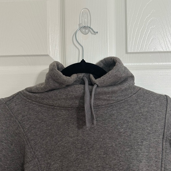 UGG: Essential Fleece Poncho - Picture 4 of 12